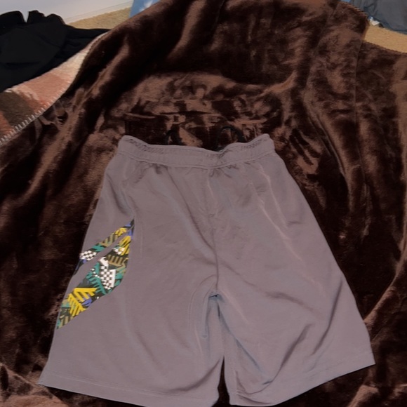 Mens Nike basketball shorts - Picture 2 of 4